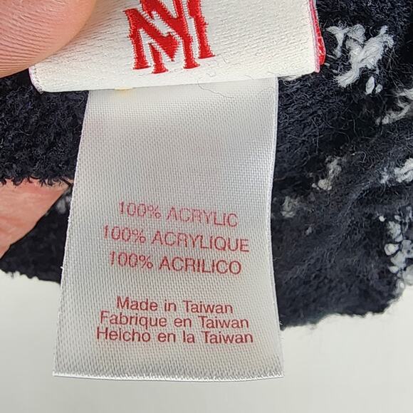 NBA Brooklyn Nets Mitchell & Ness Winter Ski Hat Cuffed Pom Beanie - Picture 9 of 10